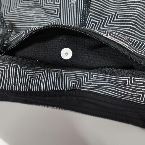 Lululemon Crop Leggings 6 Black Geo Doodle Print Athleisure - Picture 2 of 16